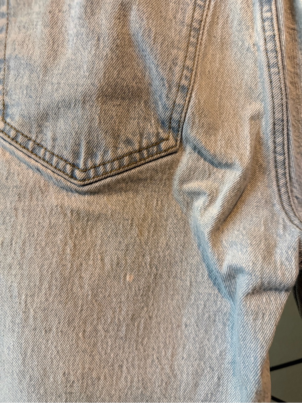 Abercrombie & Fitch Ultra High Rise 90’s Straight-Leg Jeans in Light Blue - Picture 6 of 6